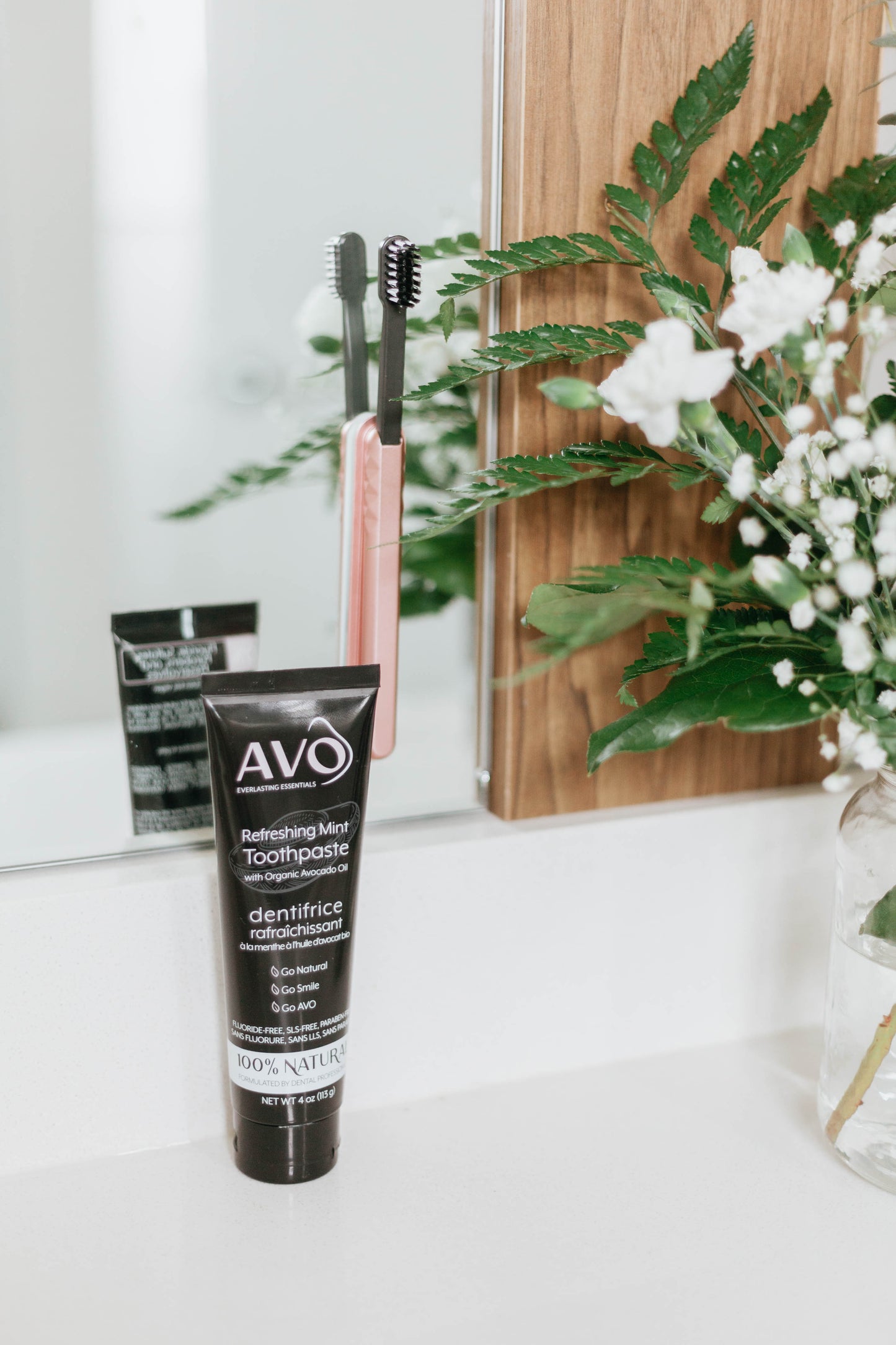 Starter Kit Rose Gold Aluminum Brush Handle and Biodegradable Brush presented with Magnetic Strip with Refreshing Mint Vegan Toothpaste