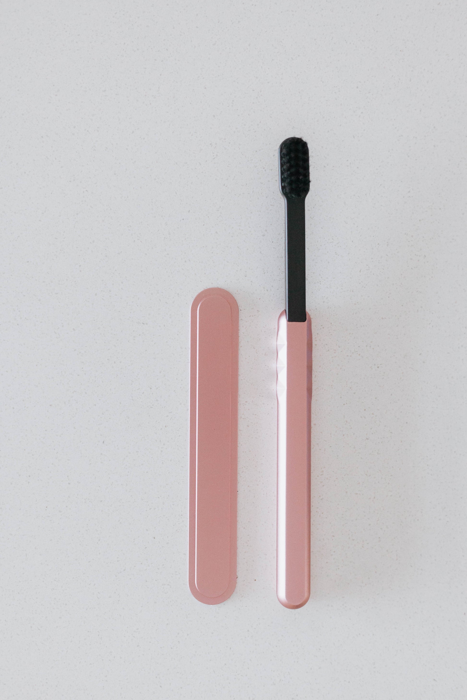 Starter Kit Aluminum Brush Handle and Biodegradable Brush presented with Magnetic Strip, Rose Gold